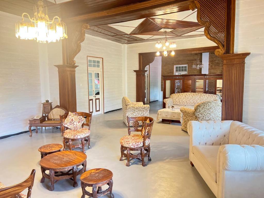 Walauwa On The Hill Hotel ฮัตตอน ภายนอก รูปภาพ